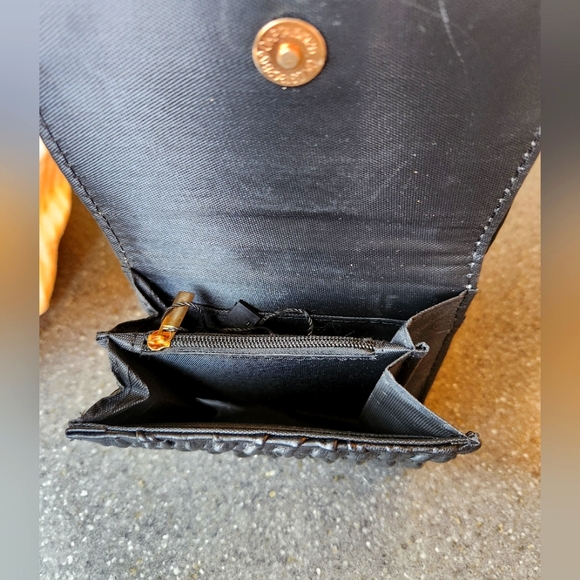 XOXO Wallet WOMEN'S, WALLET, XOXO, BLACK WITH GOLD ACCENTS, NWOT - Picture 7 of 7